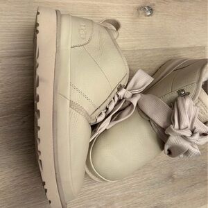 UGG Women's Neumel size9 sample boots